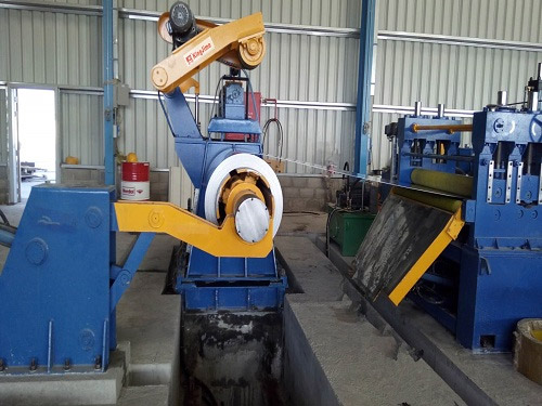 精密(mi)分條生(sheng)産線出(chu)口到阿(a)曼